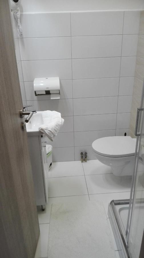 Hotel Forras Комаром Экстерьер фото